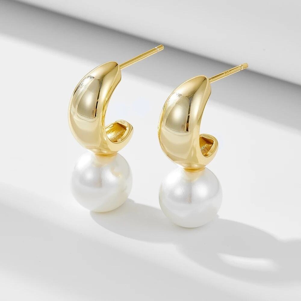 18K Gold Plated Pearl Crest Stud Earrings - Picture 4 of 7